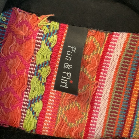 Fun & Flirt Black Sleevless blouse - Picture 5 of 13